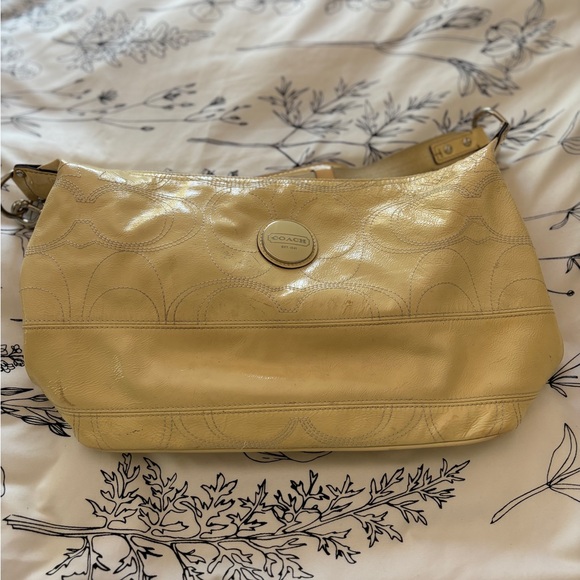 Coach Signature Patent Leather Shoulder Bag Cream Yellow - Picture 3 of 8